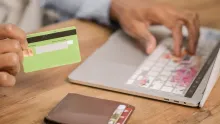 Pantalla del buscador oficial DGOJ verificando licencia casa apuestas